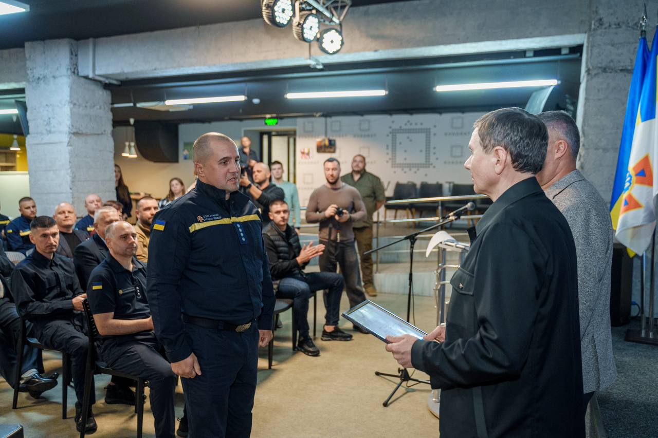 У Вінниці з нагоди професійного дня подякували рятівникам за мужність і самопожертву